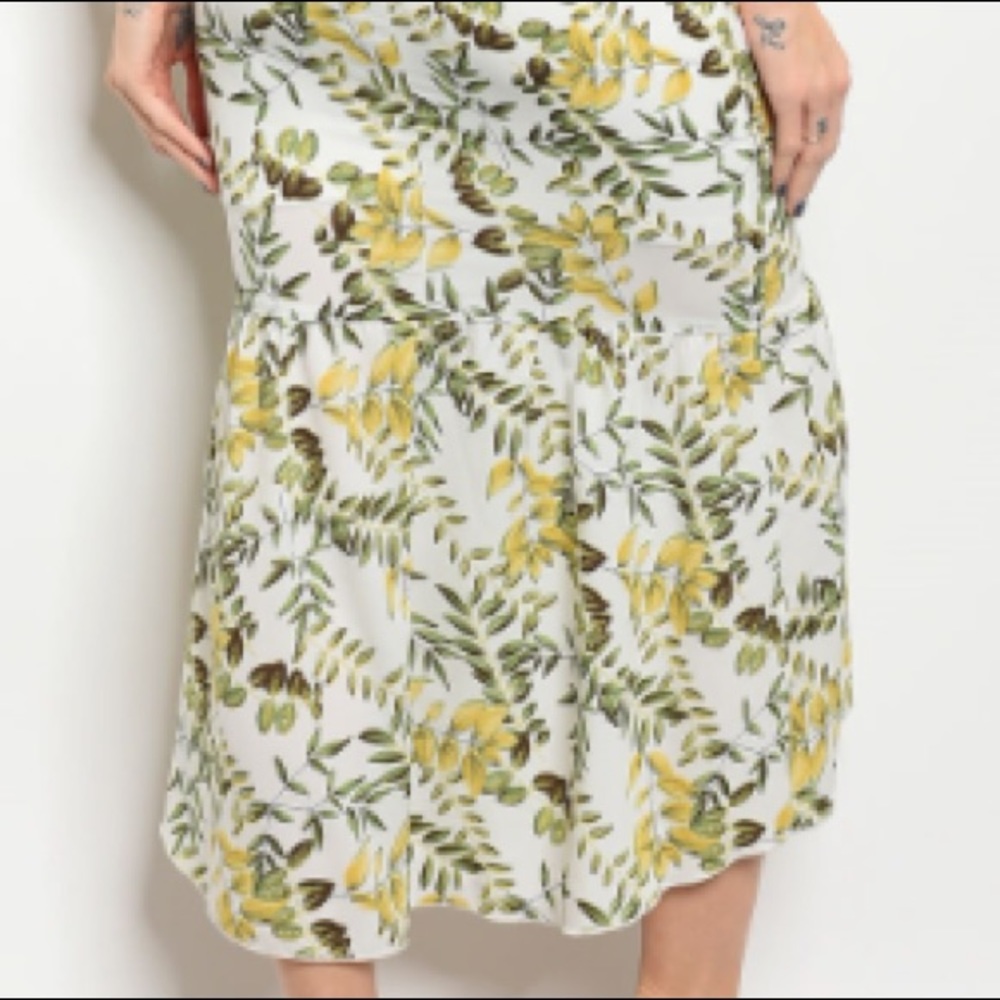 White Spring greens floral print vneck midi dress - Picture 7 of 7